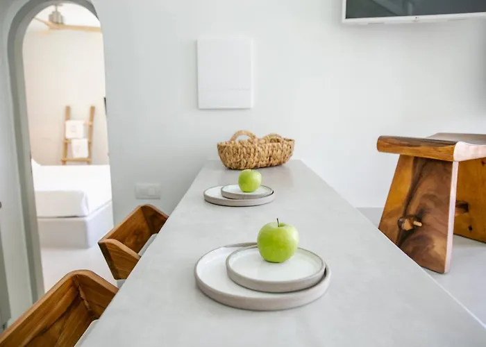 Thimari * Fira (Santorini)